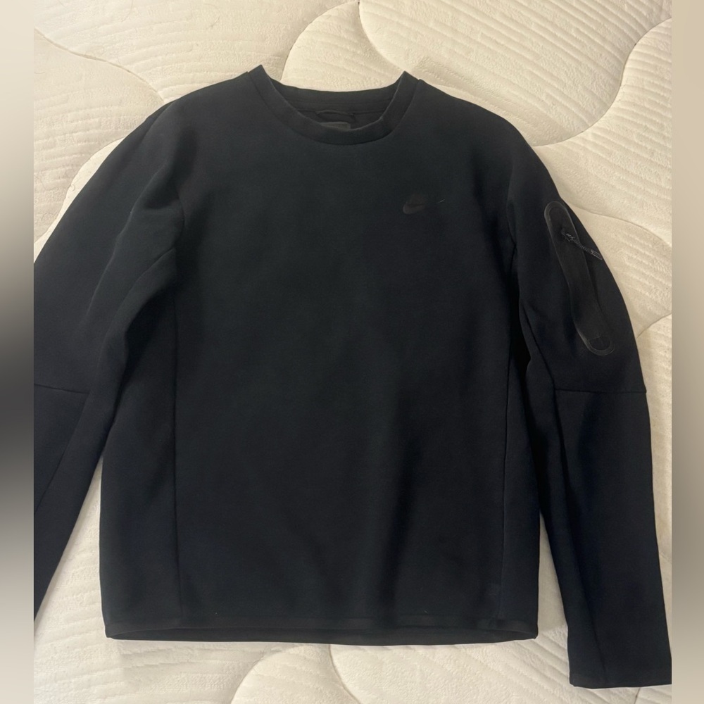 Nike Men's Classic Black Tech Fleece Crewneck Sweater